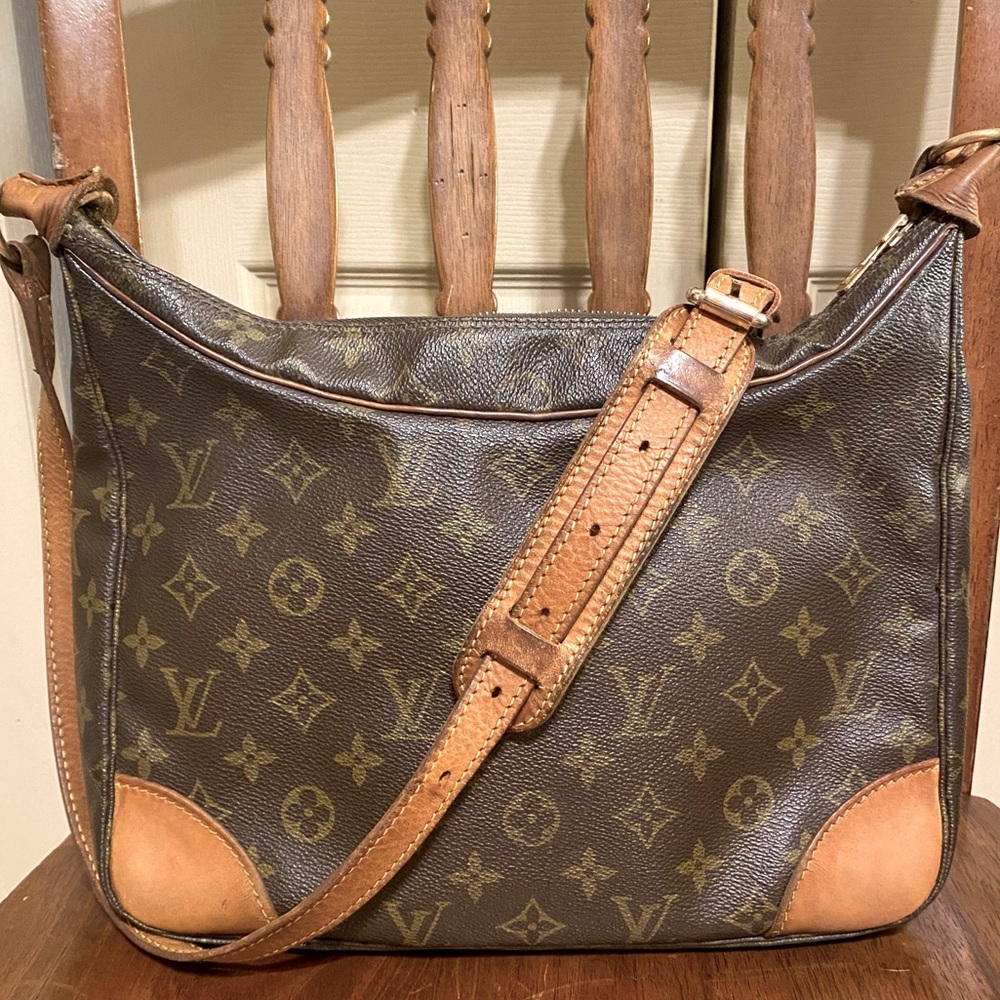 Authentic Louis Vuitton Bologune 30